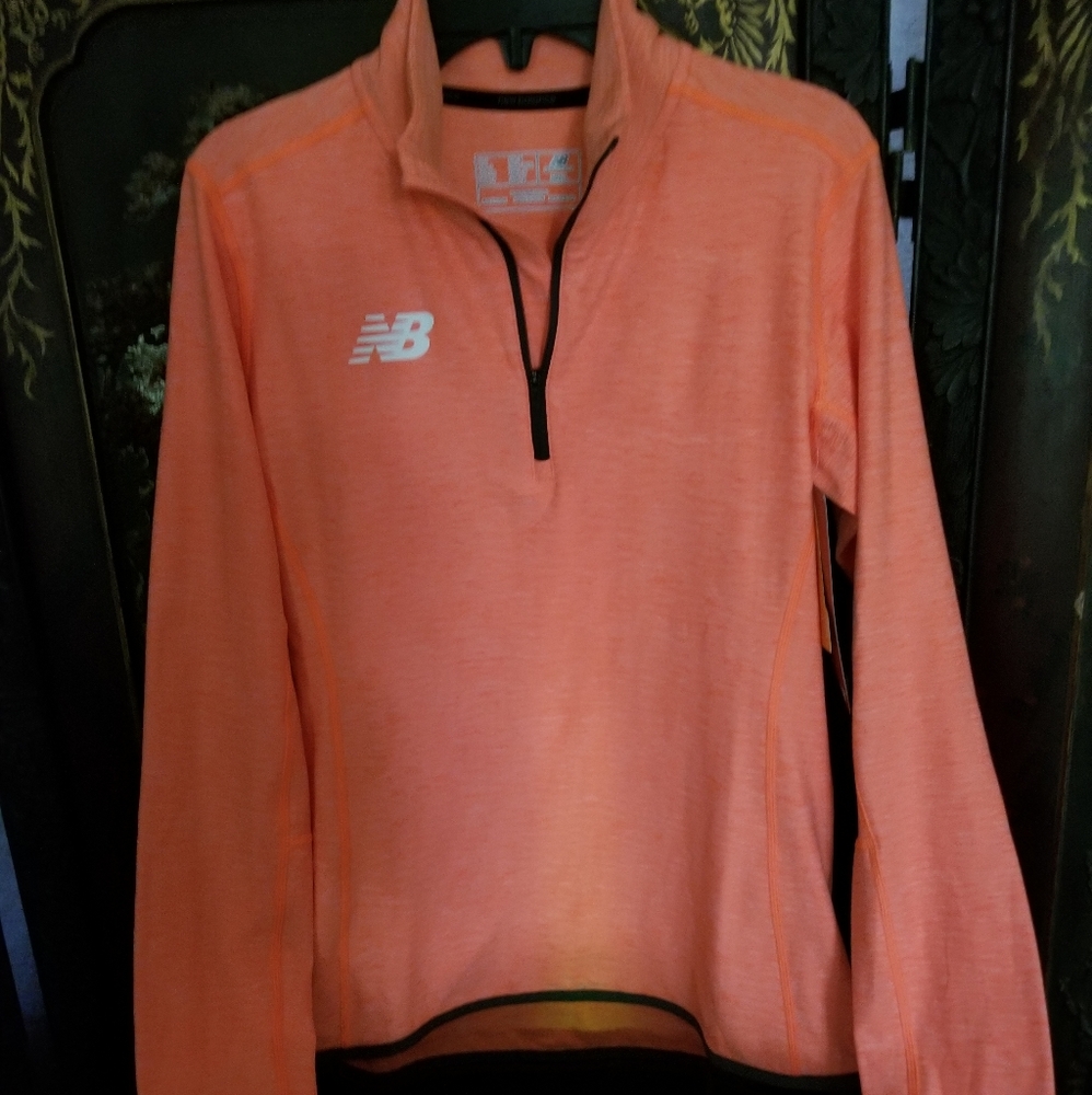 New Balance top